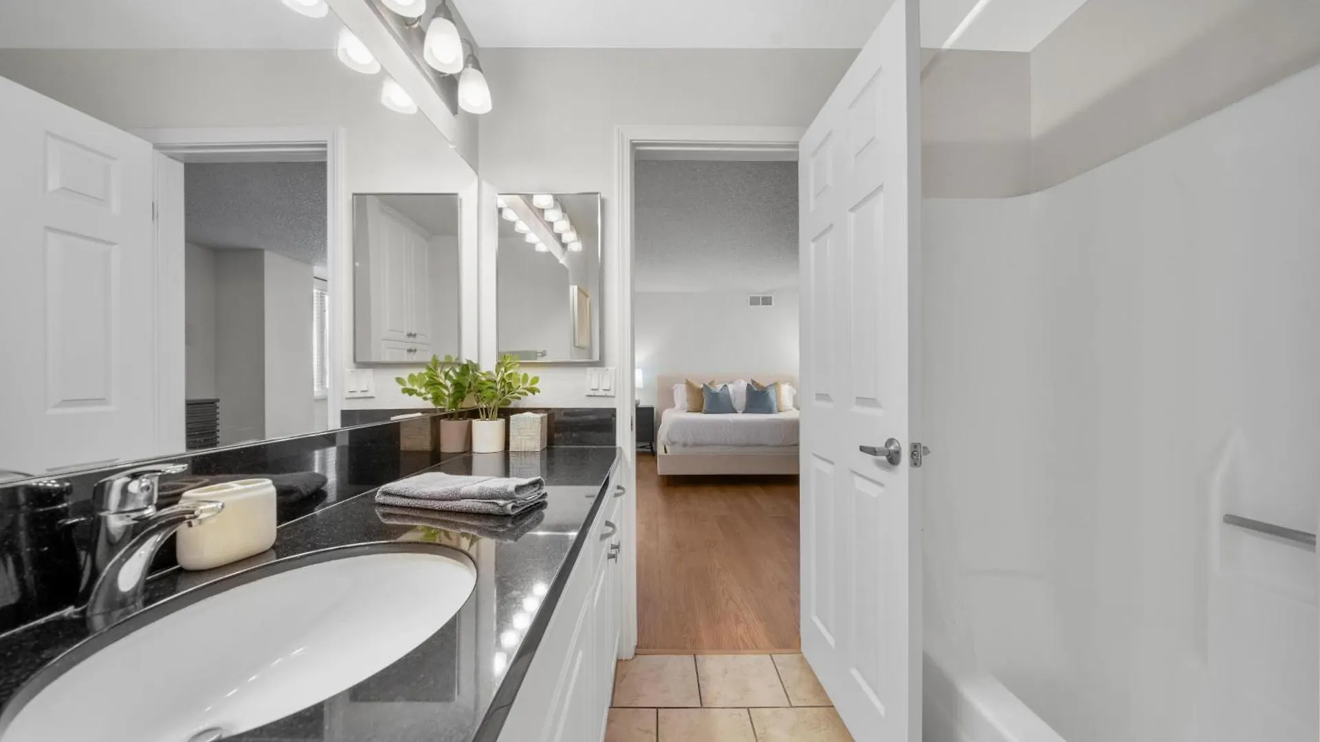 Garnet Glow Full Ocean And Venice Beach View 3Br Los Angeles Apartment
