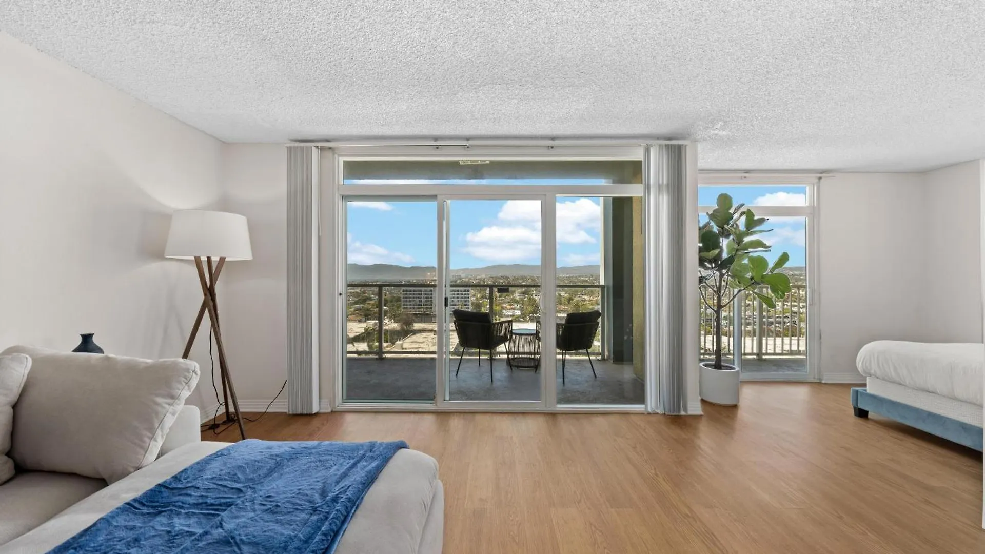 Garnet Glow Full Ocean And Venice Beach View 3Br Los Angeles Apartment